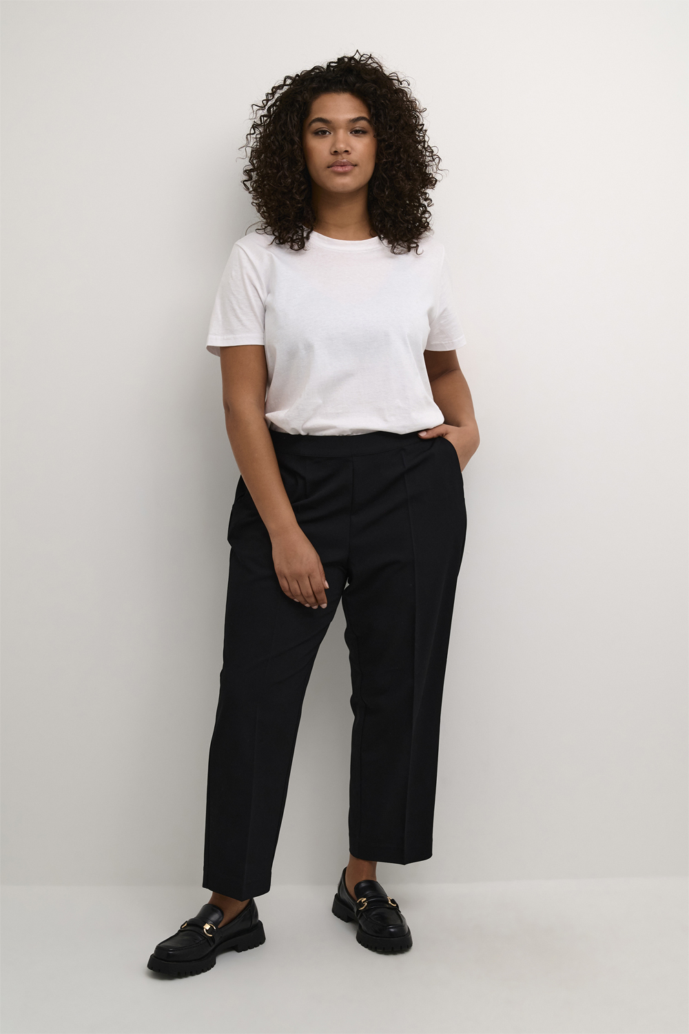 Kcsakira Cropped Pants