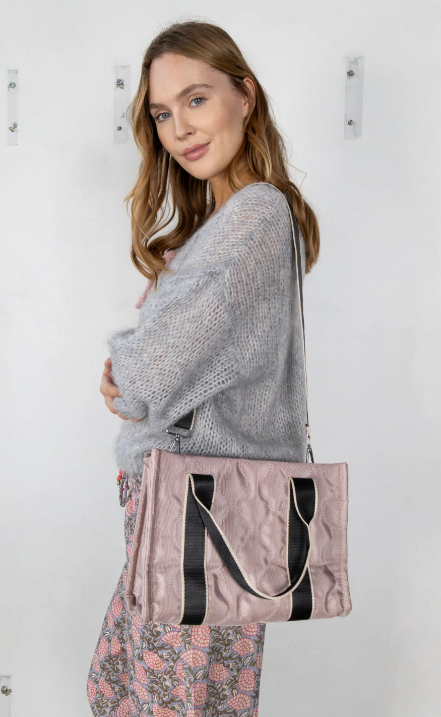 Black Colour Taske - Vanda - Fawn Rose